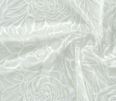 Rosas bordadas en malla blanco