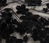 Tul bordado floral con cuentas negro