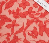 Flor organza sobre tul rojo