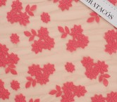 Bordado floral sobre tul lila