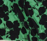 Bordado flor sobre chifon verde negro