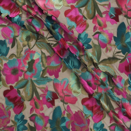 Bordado con flores grandes verde fuxia