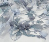 Bordado floral en 3d azul claro