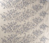 Flores bordadas sobre tul gris