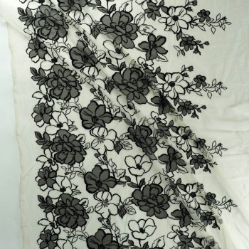 Floral embroidery with bubble organza negro