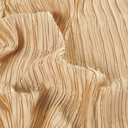 Beige plisado irregular