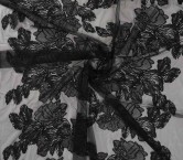 Bordado macro flor negro