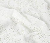 Algodón bordado floral blanco