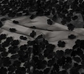 Flores bordadas 3d negro