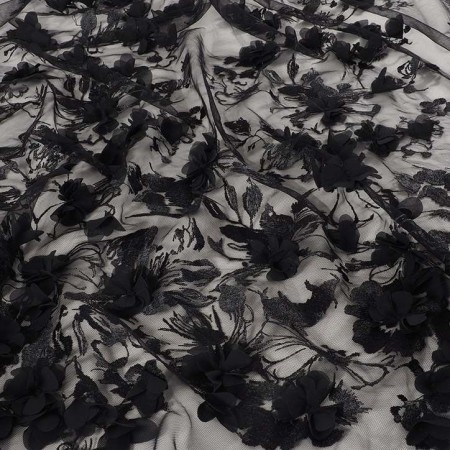 Bordado floral con apliques   negro