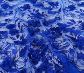 Bordado floral con apliques   azul klein