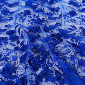 Bordado floral con apliques   azul klein